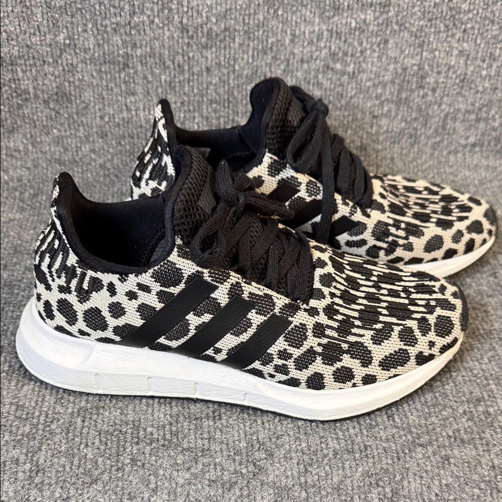 Adidas Women’s Swift Run 1.0 Black and White Leopard Knit Sneakers Size 5